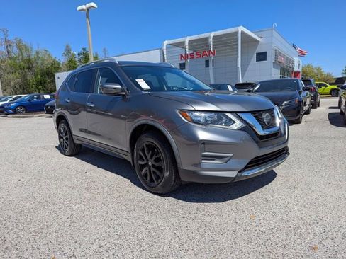 Certified 2020 Nissan Rogue SV image 2
