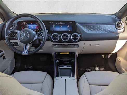 Certified 2025 Mercedes-Benz GLA 250 4MATIC image 18
