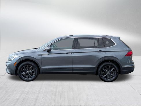 Used 2024 Volkswagen Tiguan SE w/ Panoramic Sunroof Package AWD/4WD image 4