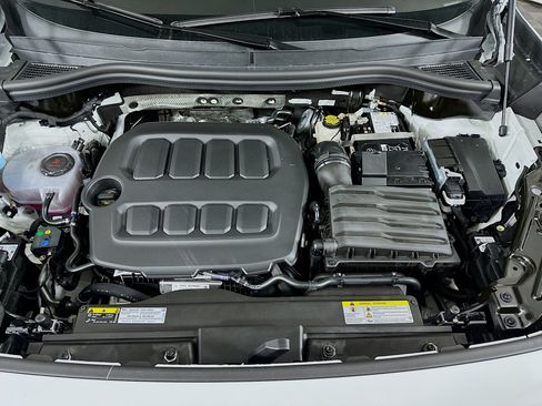 New 2025 Volkswagen Tiguan SE image 28