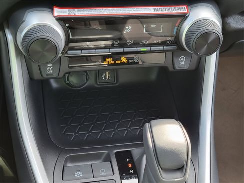 Used 2025 Toyota RAV4 LE image 28