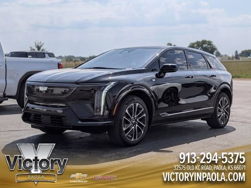 Used 2025 Cadillac Optiq Sport 1 w/ LPO, Floor Liner Package AWD/4WD image 1