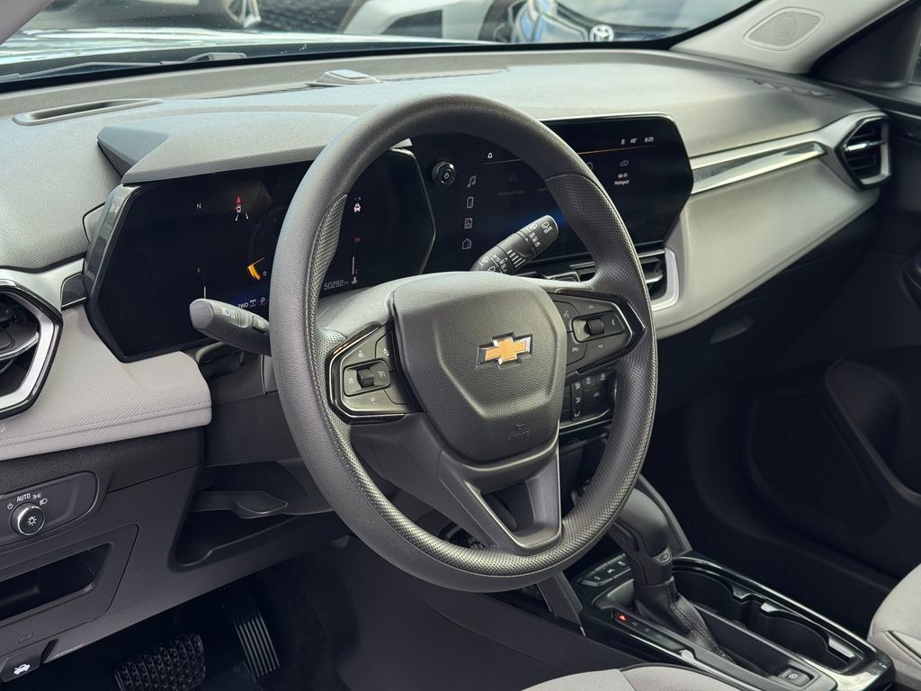 Used 2025 Chevrolet TrailBlazer LT AWD/4WD image 23