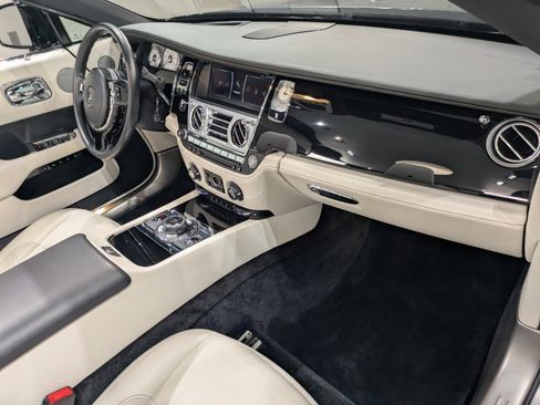 Used 2019 Rolls-Royce Dawn image 24