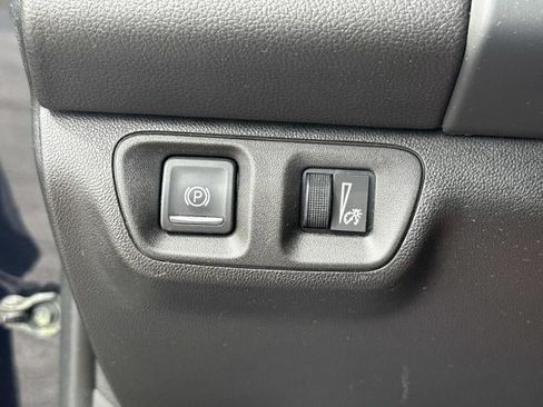 Used 2021 GMC Acadia SLT w/ Premium Package FWD image 26