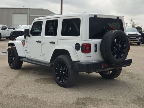 Used 2021 Jeep Wrangler Unlimited Sahara image 5