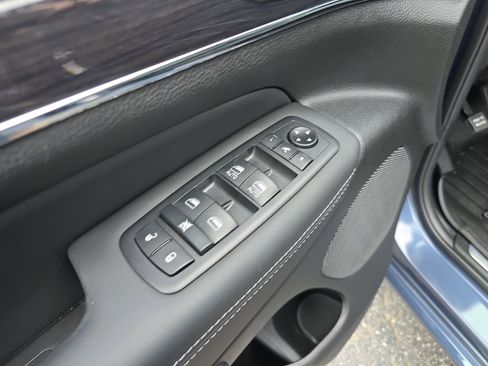 Used 2020 Jeep Grand Cherokee Overland image 21