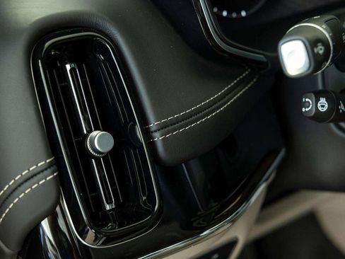 Used 2025 Aston Martin DBX 707 image 24