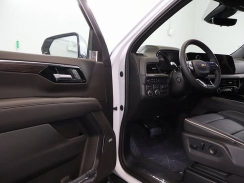 New 2026 Chevrolet Suburban Premier AWD/4WD image 9