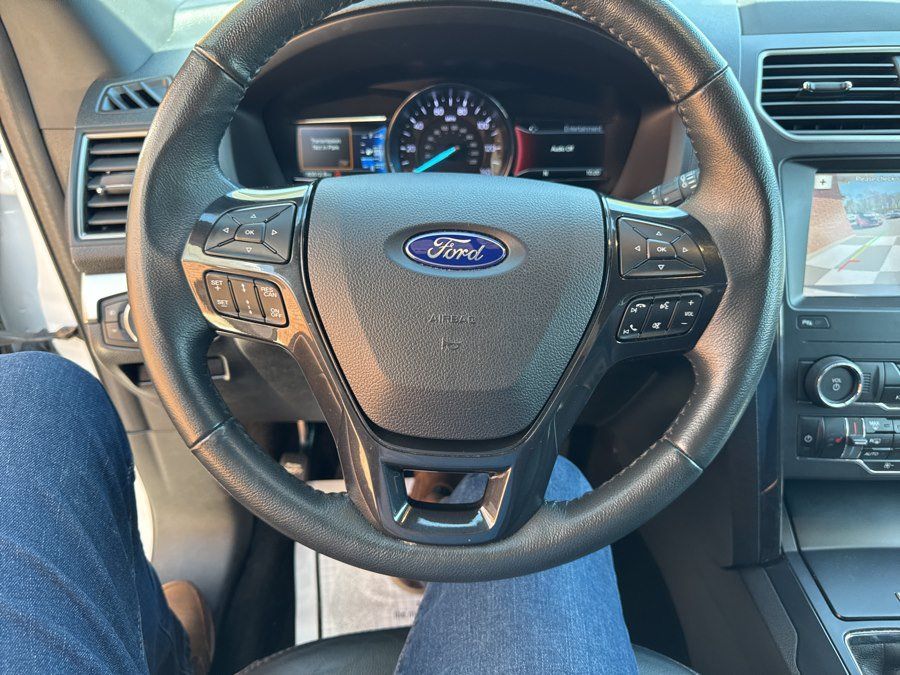 Used 2019 Ford Explorer XLT w/ Equipment Group 202A AWD/4WD image 32