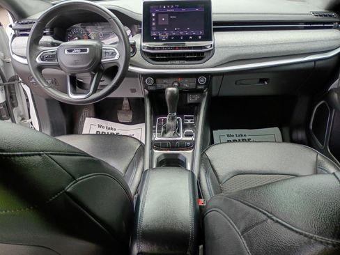 Used 2024 Jeep Compass Latitude AWD/4WD image 11