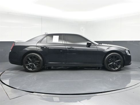 Used 2021 Chrysler 300 Touring w/ Sport Appearance Package RWD image 4