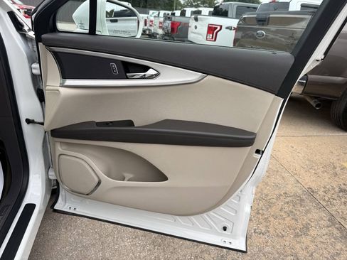 Used 2020 Lincoln Nautilus FWD w/ Equipment Group 101A image 11