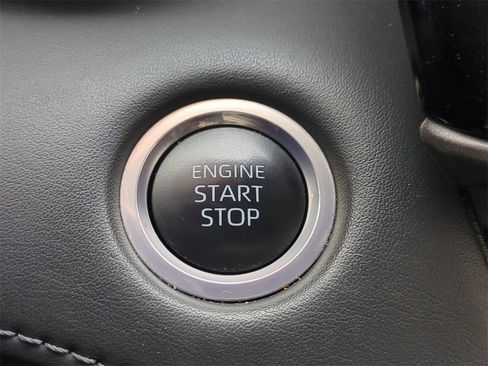 Used 2024 Toyota Highlander LE image 31