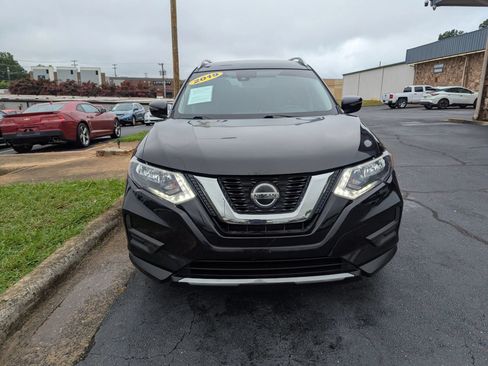 Used 2019 Nissan Rogue SV FWD image 2