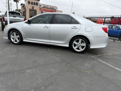 Used 2012 Toyota Camry SE FWD image 13