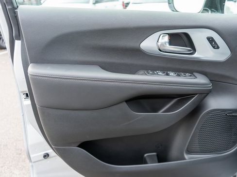 New 2026 Chrysler Pacifica Limited w/ Uconnect Theater Family Group image 13