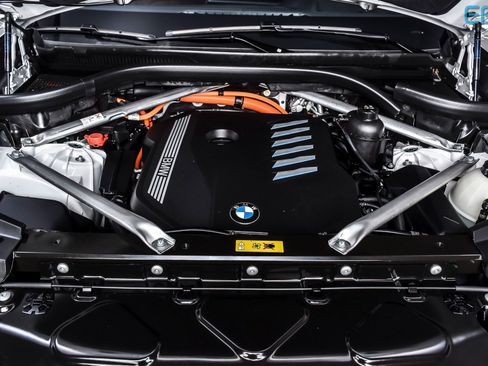 Used 2023 BMW X5 xDrive45e w/ Executive Package image 12