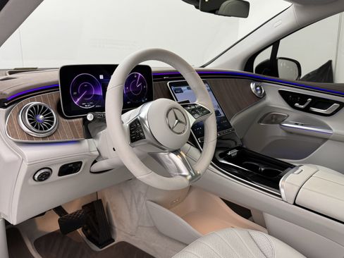 Used 2023 Mercedes-Benz EQE 500 4MATIC SUV image 16