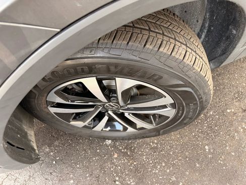 Used 2024 Volkswagen Tiguan S image 39