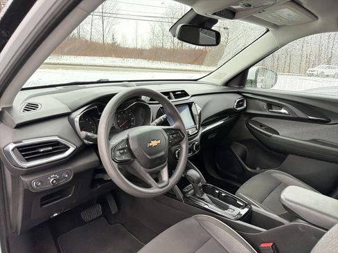 Used 2021 Chevrolet TrailBlazer LT w/ Convenience Package image 9