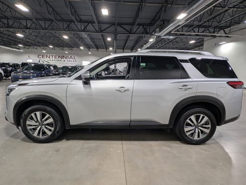 Used 2025 Nissan Pathfinder SL AWD/4WD image 6