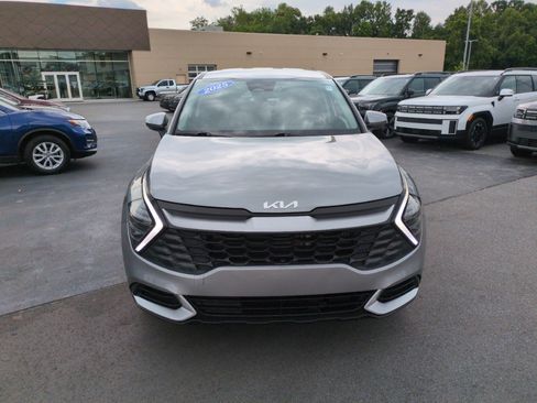 Used 2025 Kia Sportage LX FWD image 2