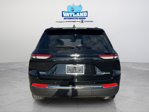 Used 2025 Jeep Grand Cherokee Laredo image 4