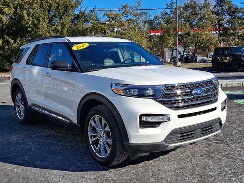 Certified 2022 Ford Explorer XLT w/ Equipment Group 202A image 3