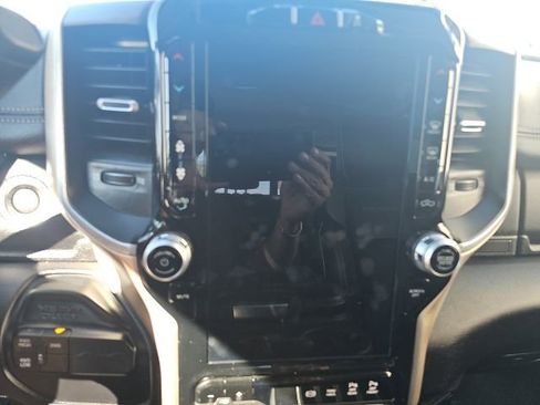 Used 2024 RAM 2500 Laramie AWD/4WD image 11