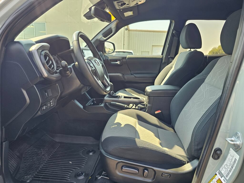 Used 2023 Toyota Tacoma TRD Off-Road w/ Black Out Package (TMS) AWD/4WD image 12