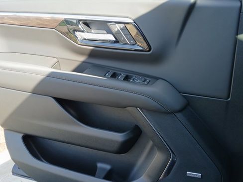 New 2026 Chevrolet Suburban LT AWD/4WD image 18