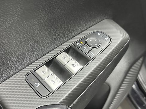 Used 2023 Mitsubishi Outlander SE image 14