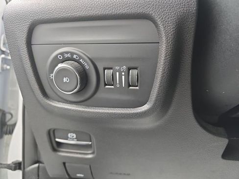 Used 2024 Jeep Grand Cherokee Limited image 42