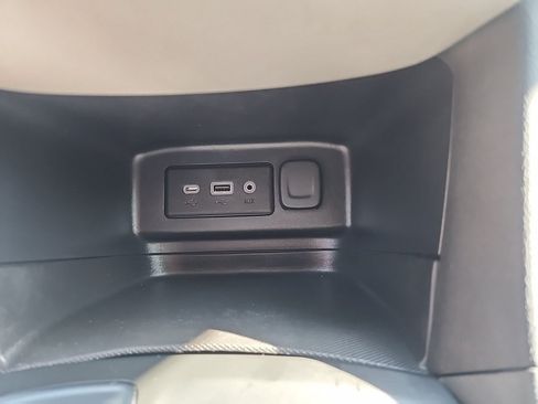 Used 2020 Chevrolet Equinox LS w/ LS Convenience Package FWD image 17