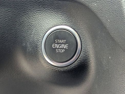 Used 2020 Volvo XC40 T4 Momentum w/ Protection Package Premier image 29