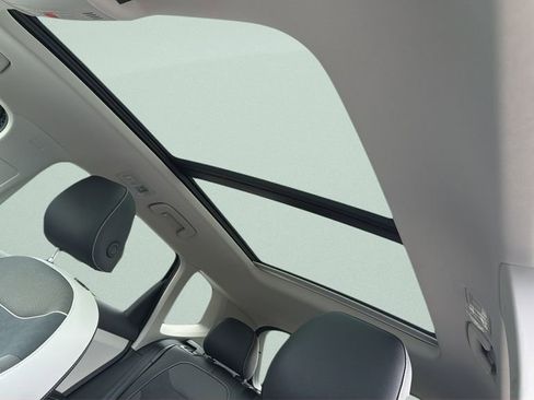 New 2026 Volkswagen Taos SE FWD image 16