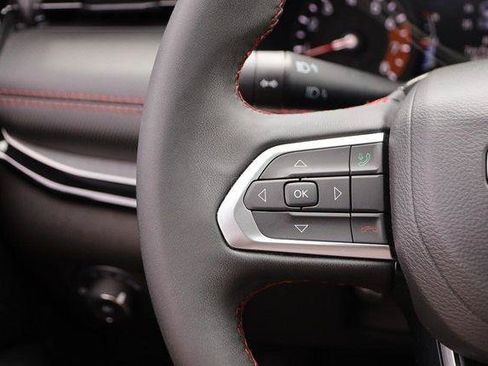 Used 2025 Jeep Compass Trailhawk AWD/4WD image 11