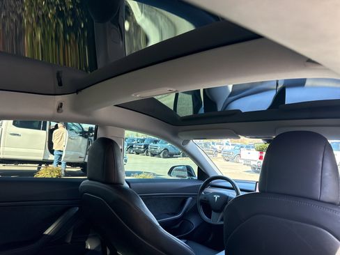 Used 2018 Tesla Model 3 Long Range image 9