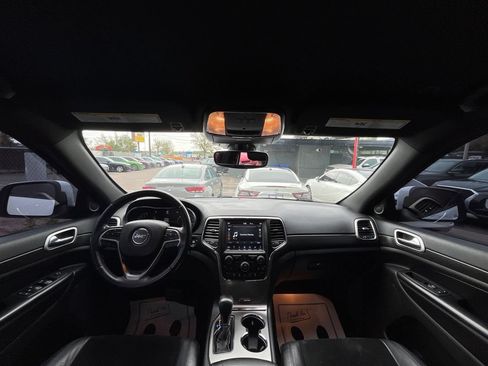 Used 2018 Jeep Grand Cherokee Altitude AWD/4WD image 18