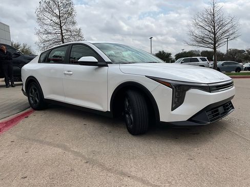 Used 2025 Kia K4 LXS image 4