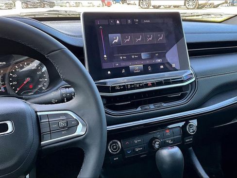 Used 2023 Jeep Compass Altitude image 9