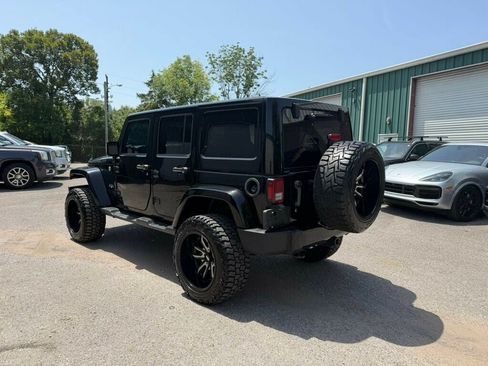 Used 2017 Jeep Wrangler Unlimited Sahara w/ Max Tow Package AWD/4WD image 4