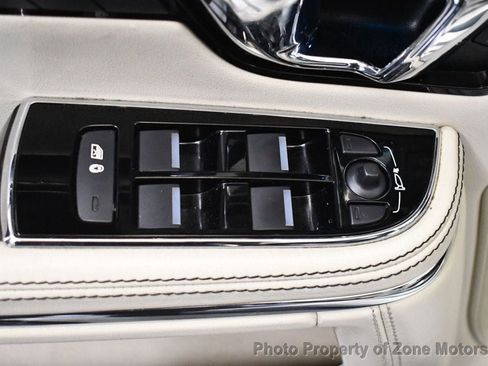 Used 2015 Jaguar XJ image 32