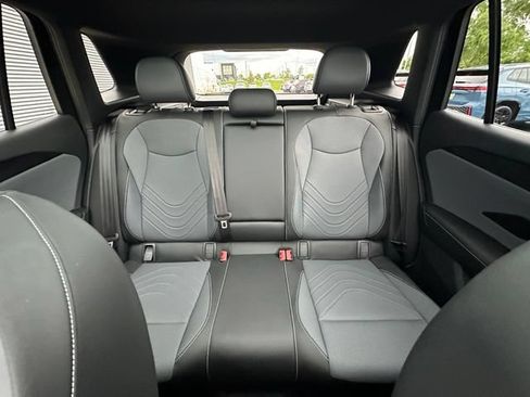 Certified 2025 Volkswagen Tiguan SE R-Line AWD/4WD image 27