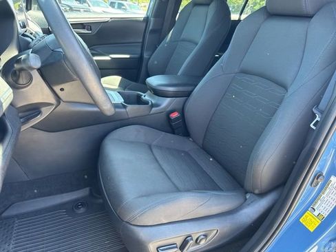 Used 2023 Toyota RAV4 SE w/ Convenience Package AWD/4WD image 7
