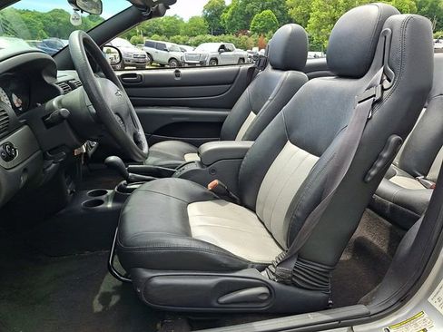Used 2005 Chrysler Sebring GTC FWD image 2