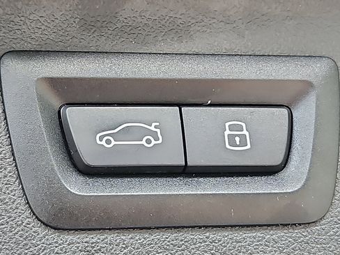 Used 2024 BMW X7 M60i w/ Executive Package image 29