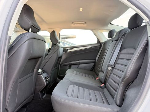 Used 2019 Ford Fusion SE FWD image 14