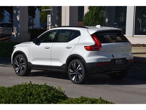 Certified 2025 Volvo XC40 B5 Ultra w/ Protection Package Premier image 6